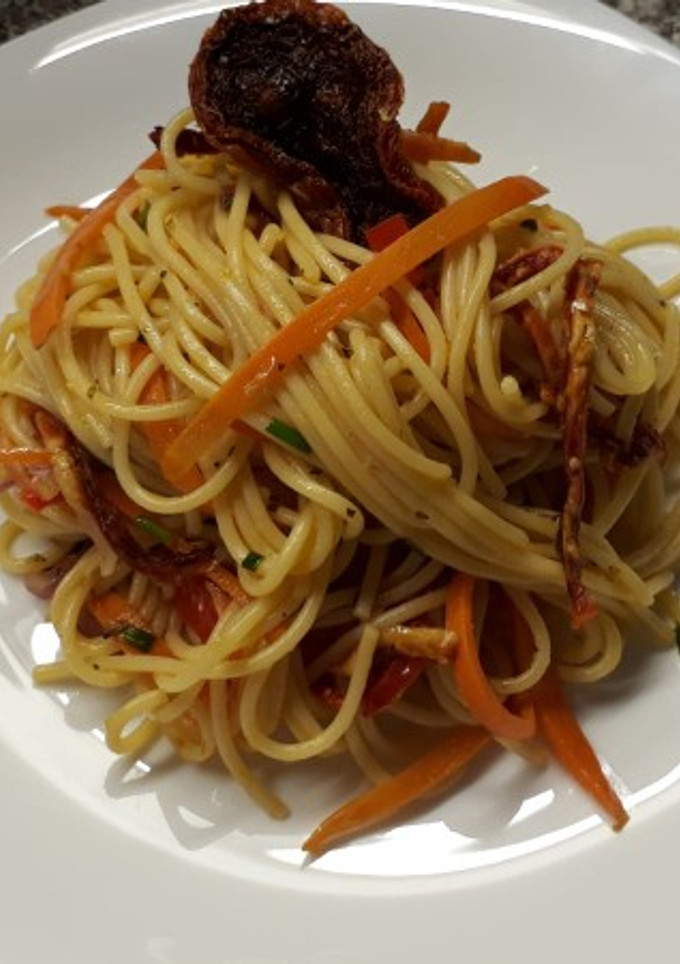 Una foto de Pasta con verduras salteadas