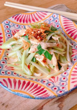 Hình của món Gỏi Gà Xé Cần Tây.