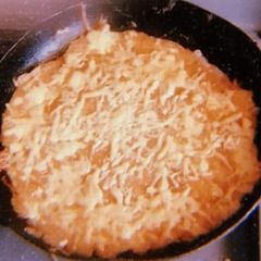 A picture of Potato with cheese and eggs.