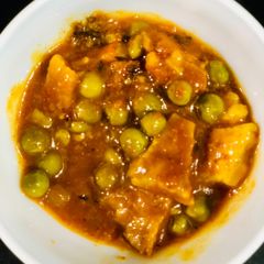 A picture of Mutter Paneer (paneer from rice).