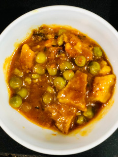 A picture of Mutter Paneer (paneer from rice).