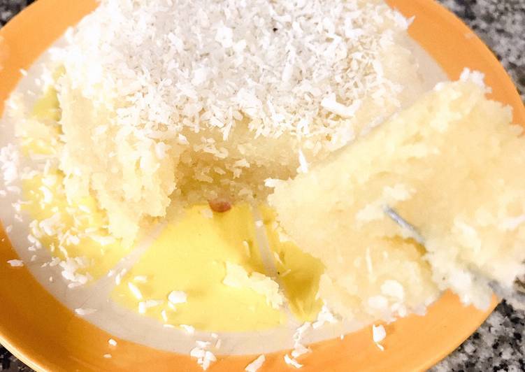 Bolo de leite de coco na caneca