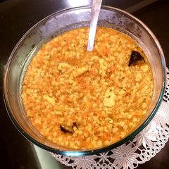 A picture of Pearl barley chicken soup.