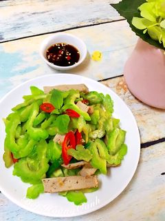 Hình của món Khổ Qua Xào Chả Cá.
