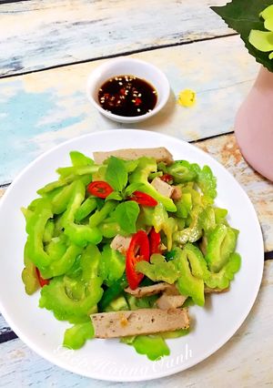 Hình của món Khổ Qua Xào Chả Cá.