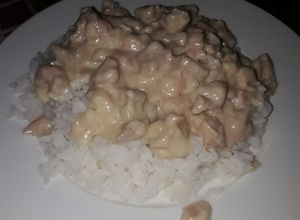 Una foto de Strogonoff de pollo