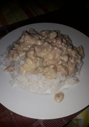 Una foto de Strogonoff de pollo