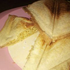 A picture of Noodles sandwiches.