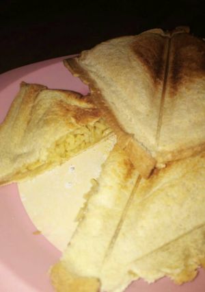A picture of Noodles sandwiches.
