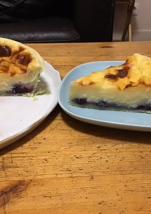 Une photo de Flan pâtissier aux myrtilles pâte brisée au curaçao