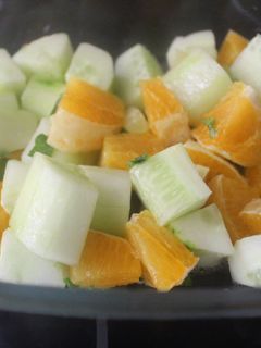 Una foto de Ensalada de pepino y naranja