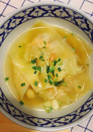 A picture of Shrimp Dumpling Soup Under 300 Calories per Serving.