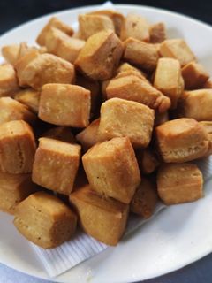 शंकरपाळी (shankarpali recipe in marathi) रेसिपी चे मुख्य फोटो