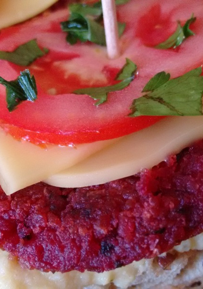 Una foto de Vegburguer de remolacha enriquecida con Agua de Mar