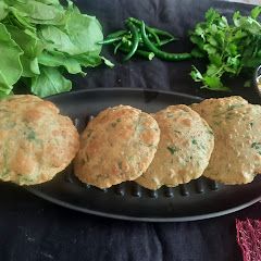 A picture of Spinach puri.