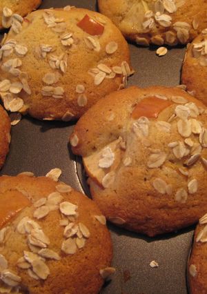 A picture of Oat & Apple Muffins.