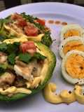 Palta rellena de Atún, Tomate y Huevo
