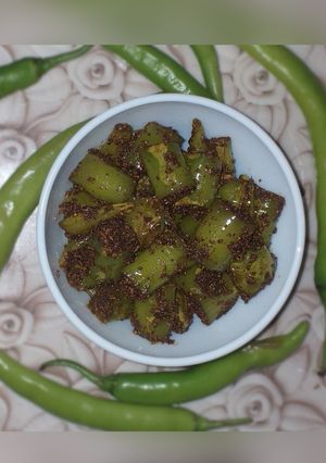 A picture of Hari Mirchi Ke Tiopre.