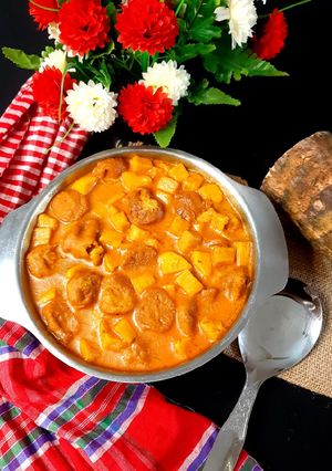 ডালের বড়া দিয়ে কচুর ঝোল রেসিপির প্রধান ছবি