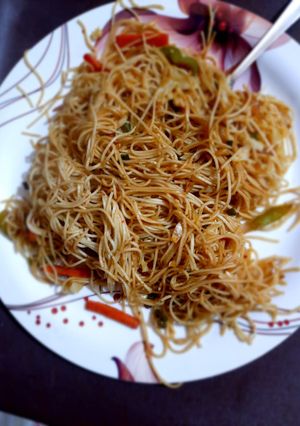 कैबेज नूडल्स (cabbage noodles recipe in Hindi) रेसिपी मुख्य फोटो