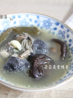 剝皮辣椒香菇雞湯 的食譜成品照片