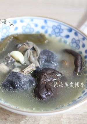 剝皮辣椒香菇雞湯 的食譜成品照片
