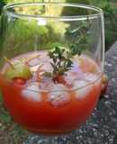 Cocktail de vodka y zumo de tomate