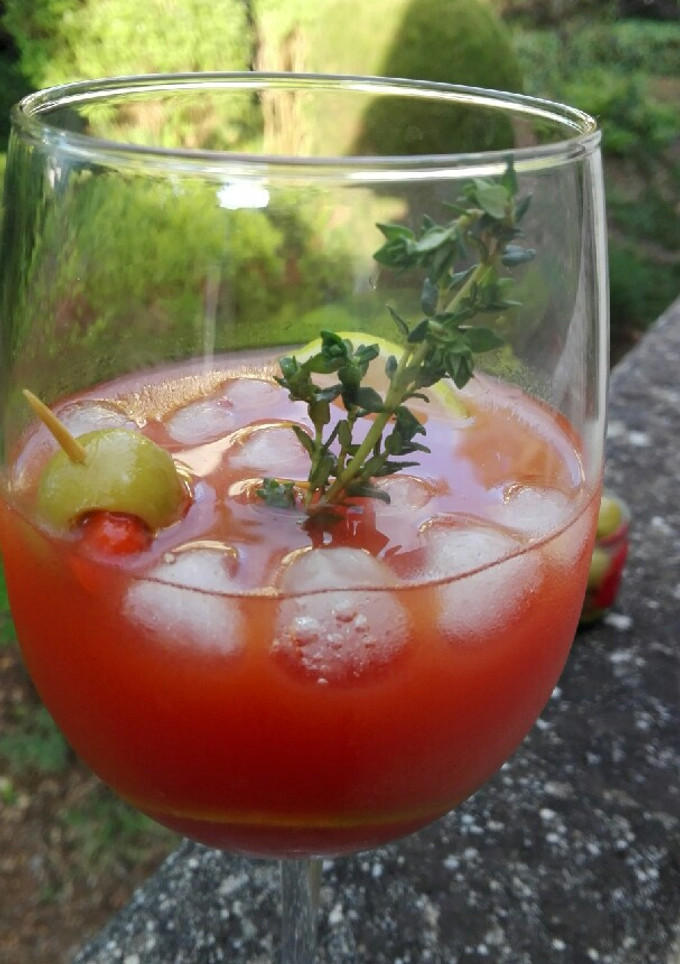 Una foto de Cocktail de vodka y zumo de tomate (Bloody Mary)