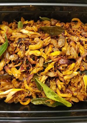Hình của món Khô gà lá chanh.