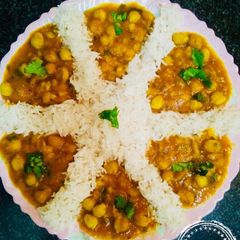 A picture of White Chickpeas and Rice.