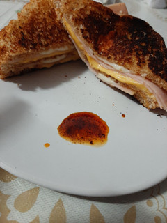 Una foto de Sándwich sincronizado