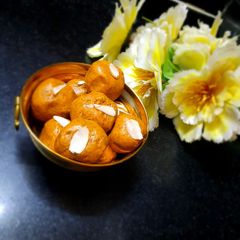 A picture of Besan laddu.