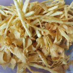 A picture of Keripik kentang (chips or stick).