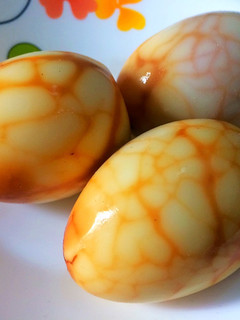 Foto resep Telur batik daun teh(Egg tea leaf)
