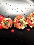 Tartare di salmone con maionese di lamponi