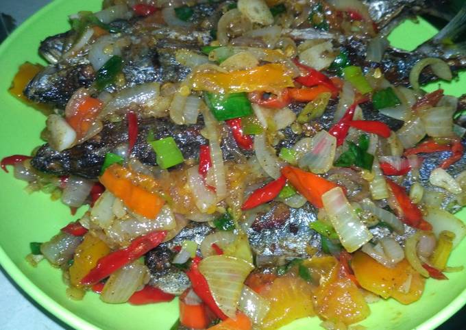 Recipe: Yummy #12 Ikan pindang tumis pedas