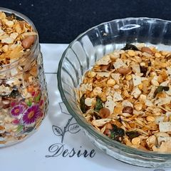A picture of Papad poha chivda.