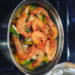 A picture of Thai Prawns w coconut milk n vegetables.