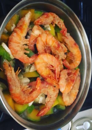 A picture of Thai Prawns w coconut milk n vegetables.