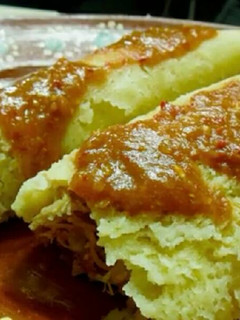 Una foto de Tamales rojos y verdes