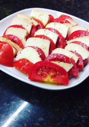 Paradicsom- sajt saláta 🇮🇹 recept fotója