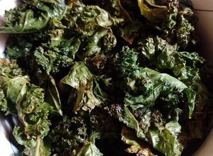 Una foto de Chips de kale
