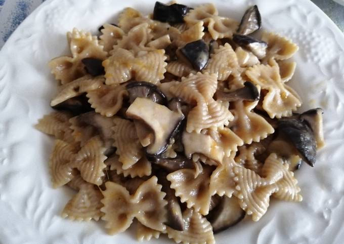 Ricetta di Fatto in casa Farfalle integrali con zucca, funghi cardoncelli e taleggio