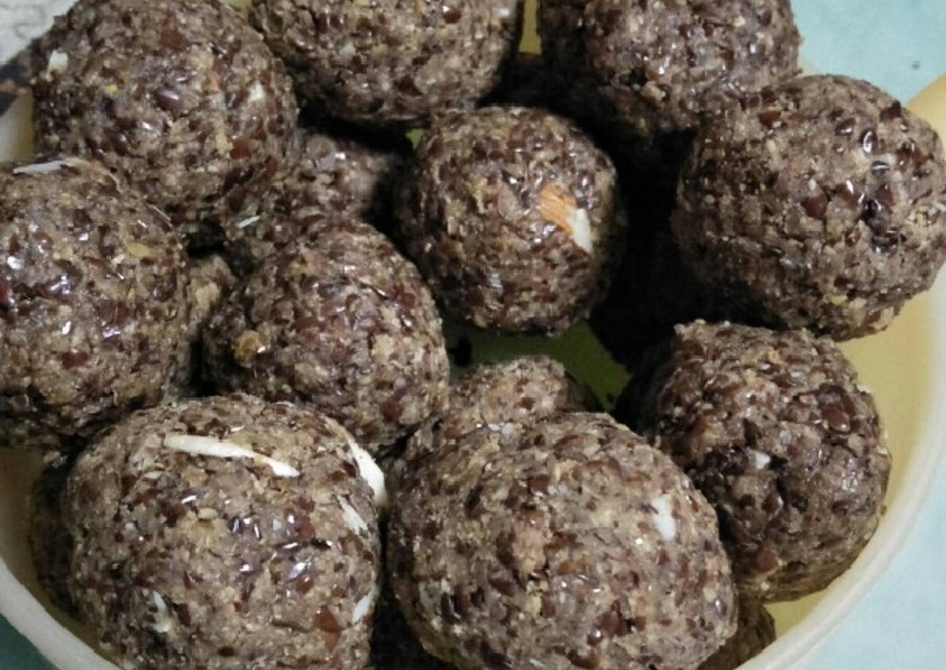 Alsi laddoo