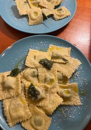 A picture of Nonna’s Ravioli Ricotta e Spinaci 🍝🥬.