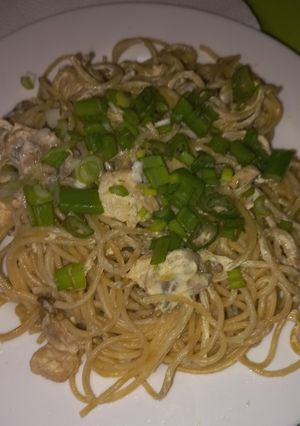 Una foto de Pasta cremosa de pollo y champiñones