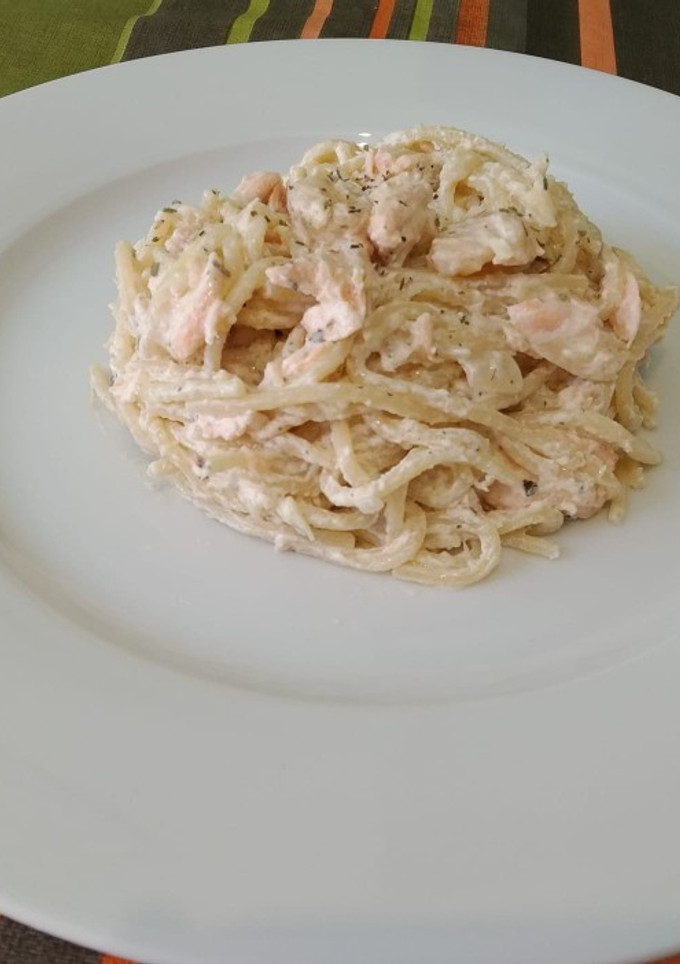 Una foto de Espaguetis con estilo (salmón y gambas)