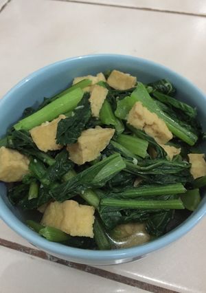 Foto resep Tumisan simple: caisim tahu cah bawang putih