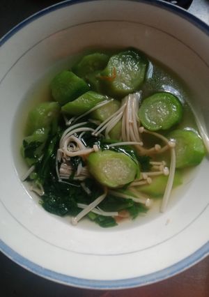 Hình của món Canh mướp tần ô nấm kim châm.