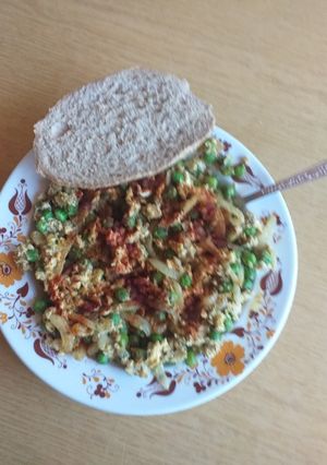 Zöldborsós tojásrántotta reggelire recept fotója